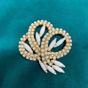 Fabulous Vintage Vibe White Milk Glass Brooch Pin